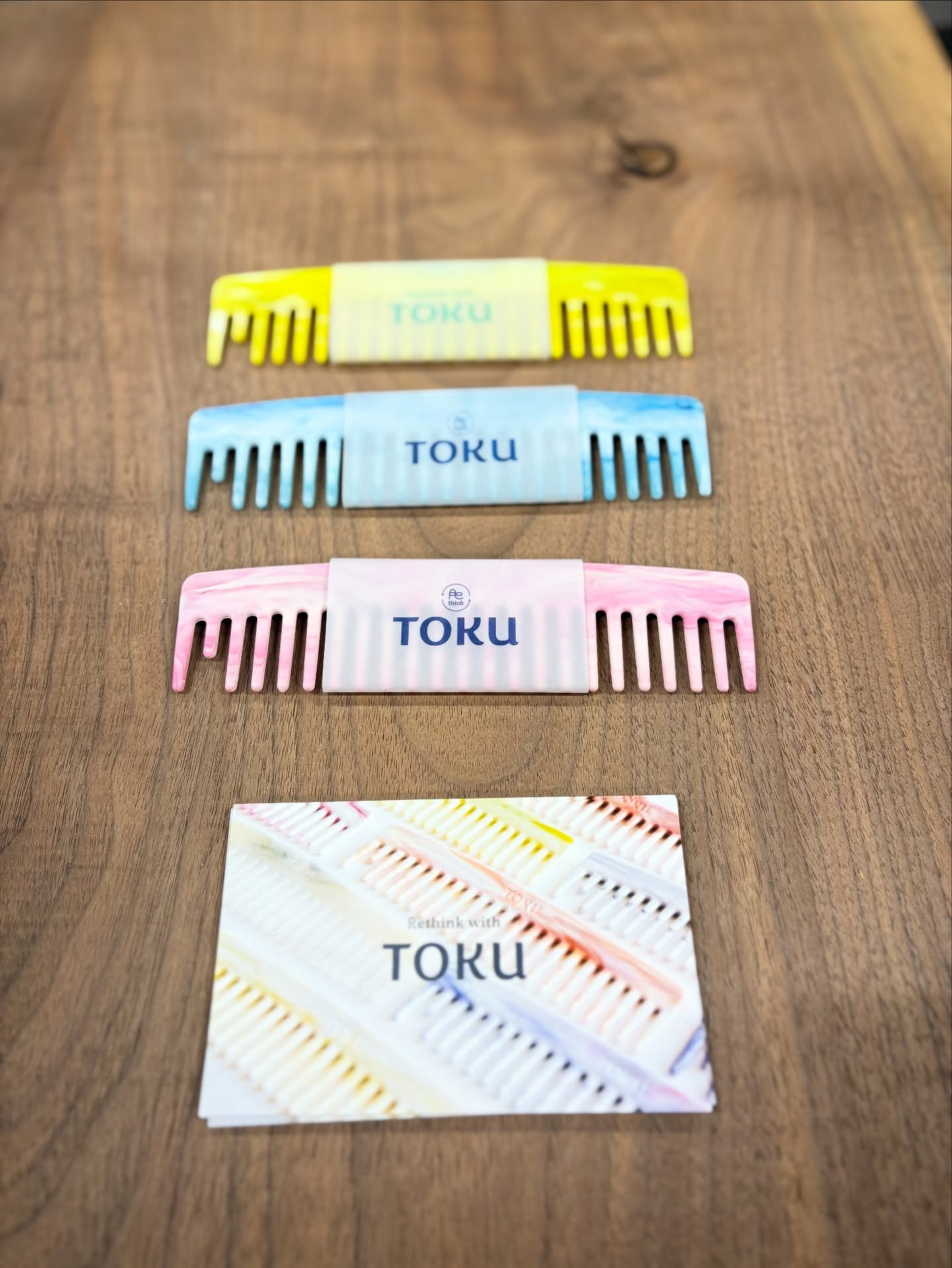 2025年11月16日(日曜日)
木工時不知　OPENDAY
展示品の紹介になります。

TOKU
@toku_rethink 

美容業界で廃棄されていたプラスチックに着目した、
アップサイクルコーム。

沖縄県石垣島のサロンU+ 浦崎さんのプロダクトです。
@tomoya_urasaki 
@yucoseco 

その物語がある取り組みももちろんですが、
一点物のマーブル柄のコームが製品として大変優れています。

ぜひ手に取ってご覧ください。

　

　
　

　
　

#japantraditional #japandistyle #woodworker  #ikigai  #woodworktools #furnituremaker  #furnituredesign #木工作家　#木の家　 #木の家具　#목공　#가구만들기　#オーダー家具　#特注家具　#家具職人　#木工　#家具工房　#手仕事　#家具作り　#暮らしの道具　#オーダー住宅  #木工時不知　#木の香り　#愛知県 #岡崎市 #蒲郡市 #幸田町 #西尾市　#三河　#倉澤真