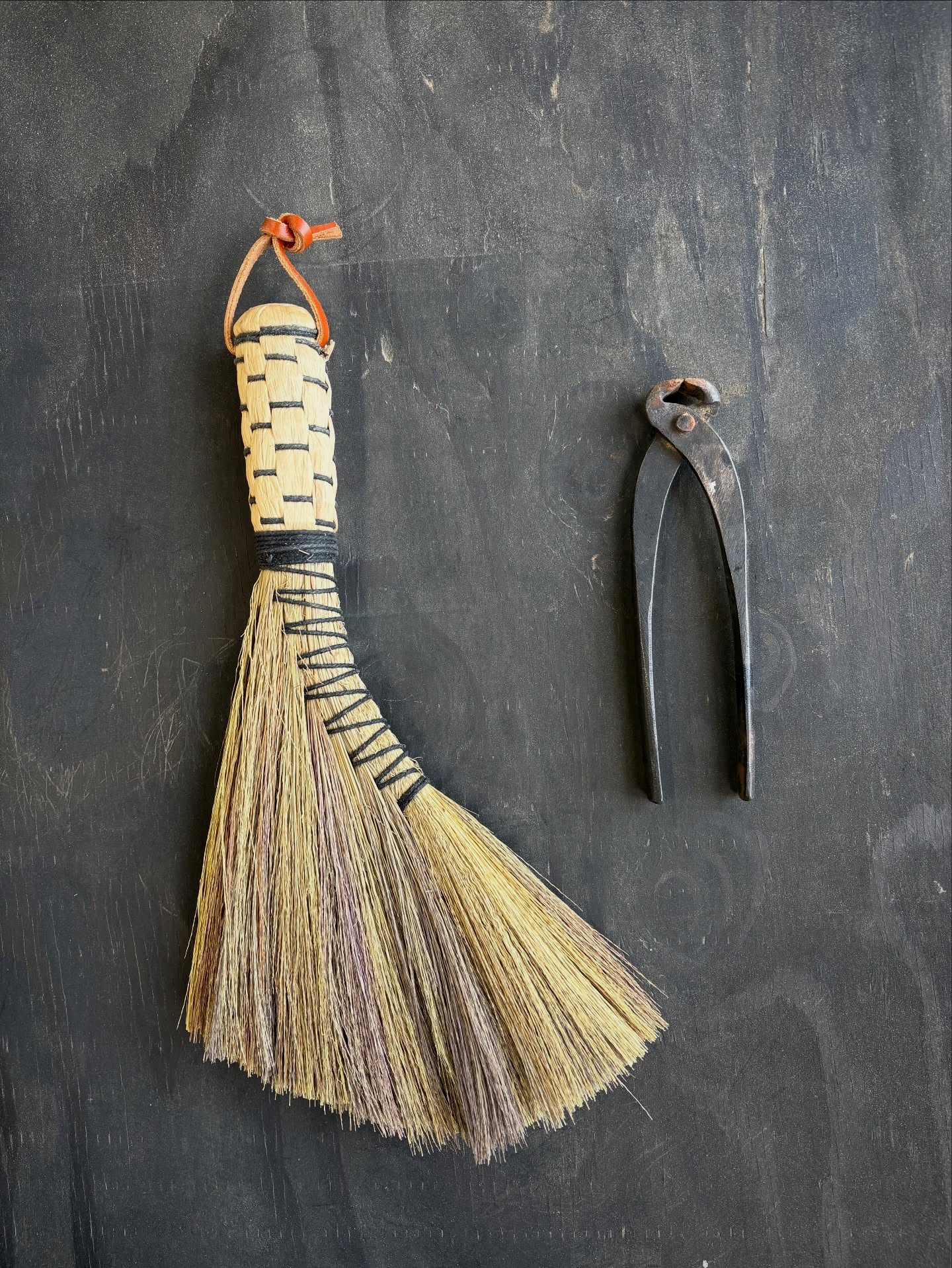 家具工房にて
日々使う道具になります。

　

　
　

　
　

#japantraditional #japandistyle #woodworker  #ikigai  #woodworktools #furnituremaker  #furnituredesign #木工作家　#木の家　 #木の家具　#목공　#가구만들기　#オーダー家具　#特注家具　#家具職人　#木工　#家具工房　#手仕事　#家具作り　#暮らしの道具　#オーダー住宅  #木工時不知　#木の香り　#愛知県 #岡崎市 #蒲郡市 #幸田町 #西尾市　#三河　#倉澤真