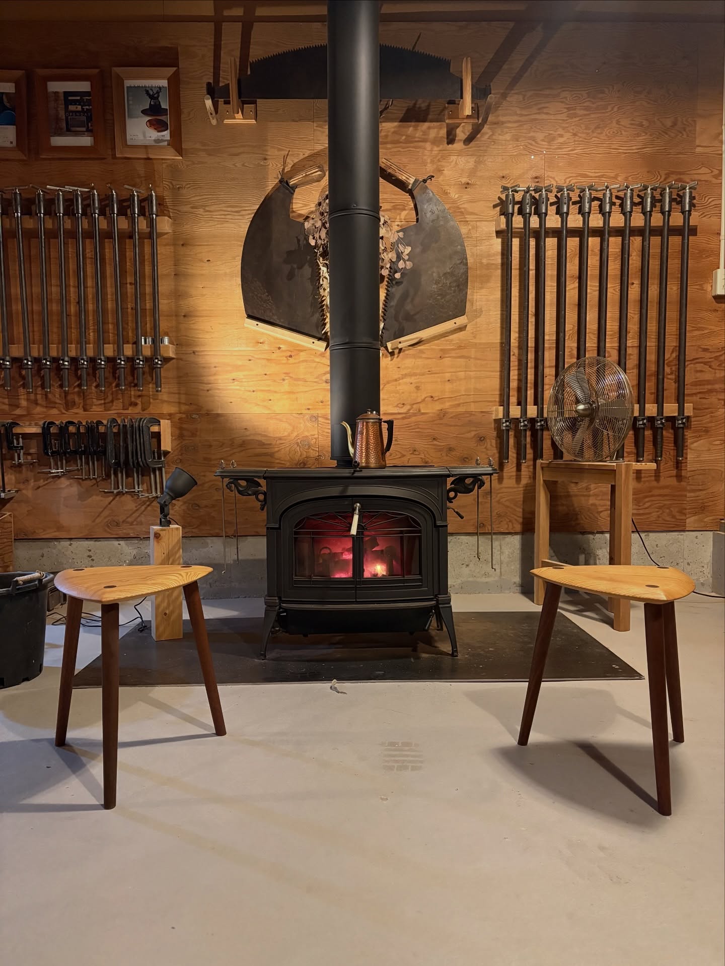 木工時不知　OPEN DAY  無事終了しました。

普段製作している木工作品と同じように
工房の内装も手を動かして作り上げた作品として考えています。

来場してくださった皆様と
この大きな作品を共有できて嬉しかったです。

どうもありがとうございました。

来年またお会いしましょう。

　

　
　

　
　

#japantraditional #japandistyle #woodworker  #ikigai  #woodworktools #furnituremaker  #furnituredesign #木工作家　#木の家　 #木の家具　#목공　#가구만들기　#オーダー家具　#特注家具　#家具職人　#木工　#家具工房　#手仕事　#家具作り　#暮らしの道具　#オーダー住宅  #木工時不知　#木の香り　#愛知県 #岡崎市 #蒲郡市 #薪ストーブ　　　　#バーモントキャスティングス　#三河　#倉澤真