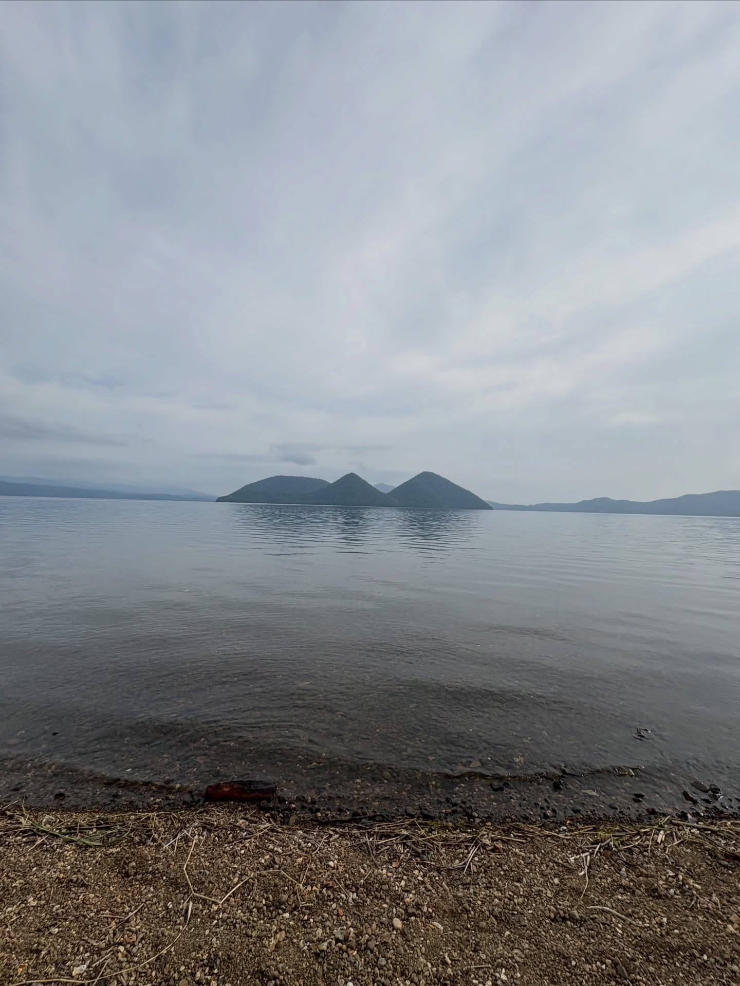 北海道滞在

洞爺湖北部のキャンプ場には特別な思い出がある。

25年振りに訪れると、何もなかった。
それでいい。
驚いて、悲んで、納得して、私達は生きている。

この旅によって
自分を風化風葬していく。

その余白を埋めるようにして
旅は前へ前へと新しく生まれ変わるように進んでいきます。

#北海道旅
#北海道ツーリング
#風化風葬