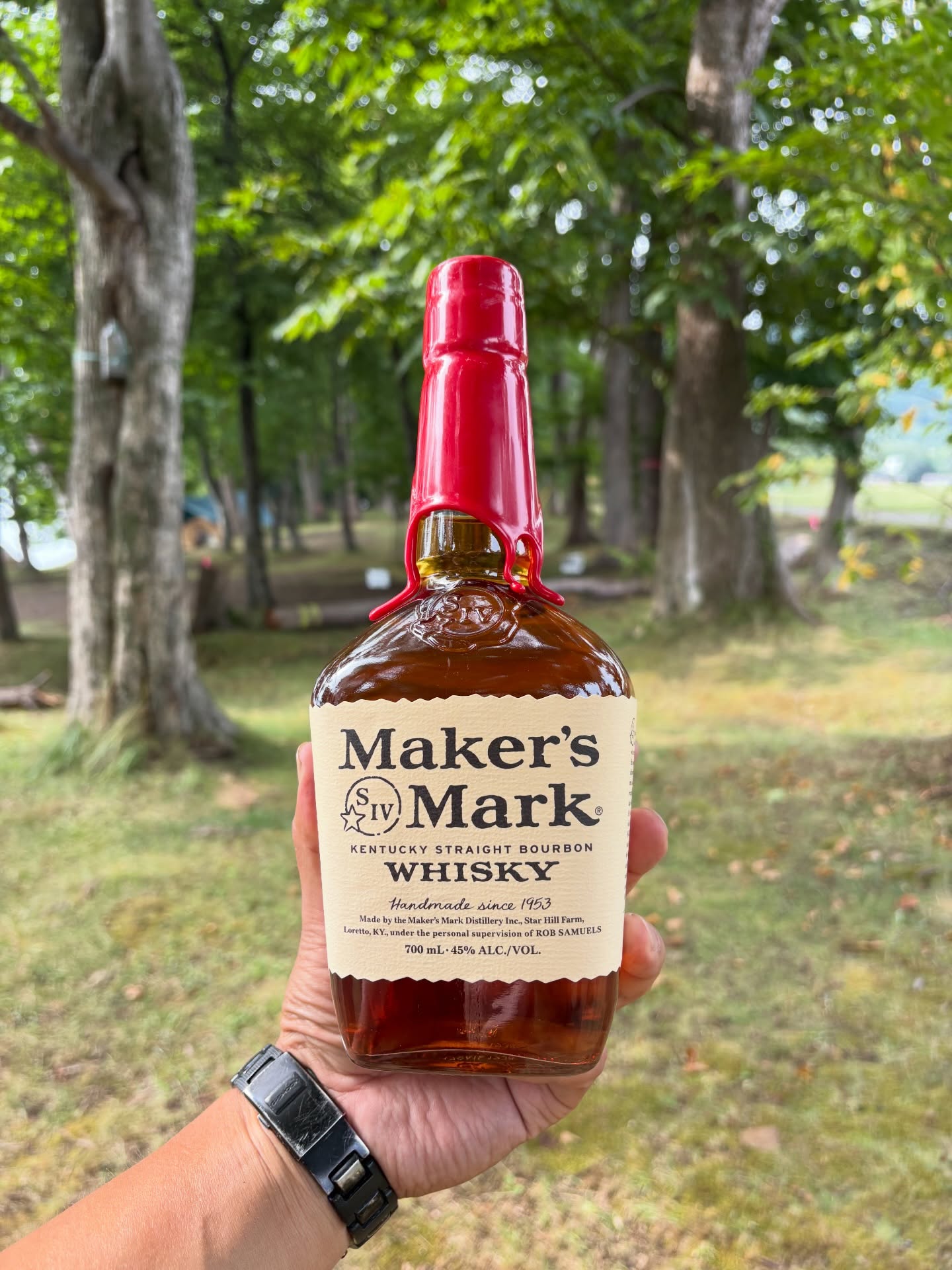 北海道滞在

メイカーズマーク。
このバーボンウィスキーと共に旅をしています。

例えば
何十年後、
年老いた自分が
このボトルを見かけた時、
どうか
この大きな最高の旅を思い出せますように。

#北海道旅
#北海道ツーリング
#メイカーズマーク