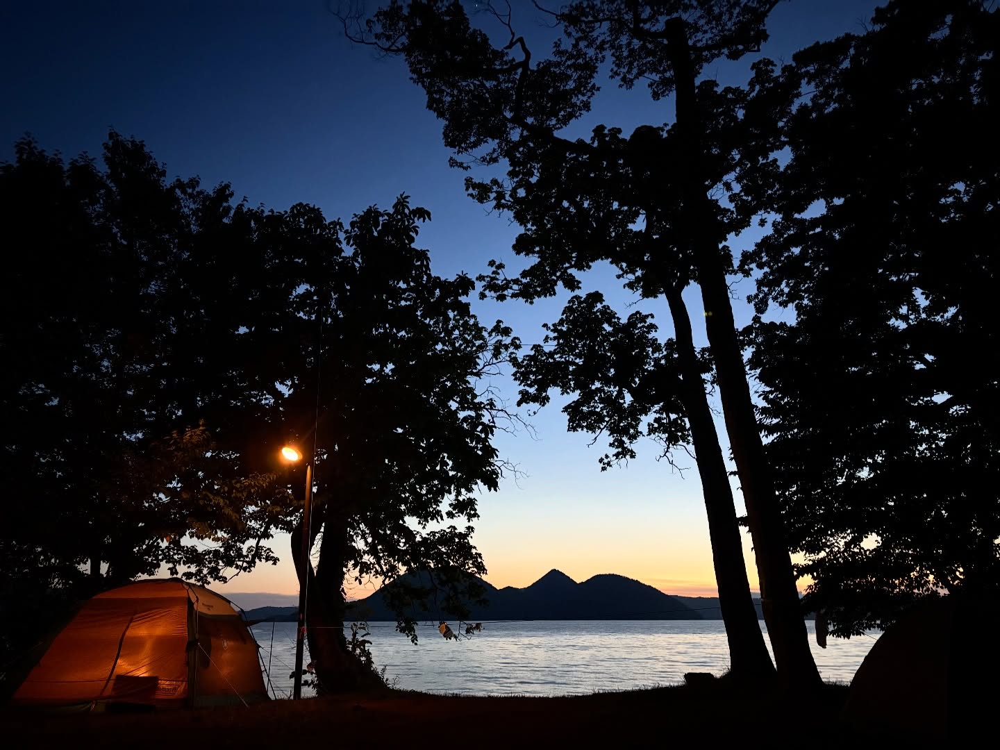 北海道滞在

洞爺湖にて野宿。
今日が夕陽によって燃えるように終えていきます。

#北海道ツーリング
#野宿
#洞爺湖