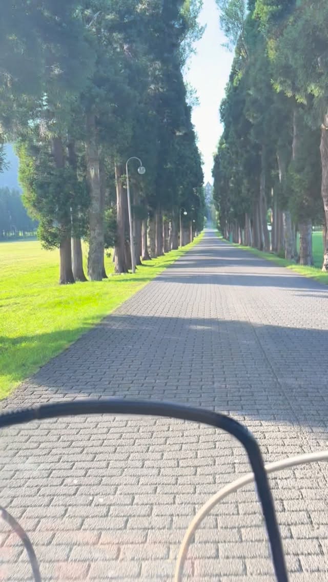 修道院へ続く道

北海道滞在
トラピスト大修道院へ続く道。

日差しや風、路面の感触。
全てが相まって
忘れることのない
心に残る道となっていきます。

#北海道旅
#北海道ツーリング 
#トラピスト修道院