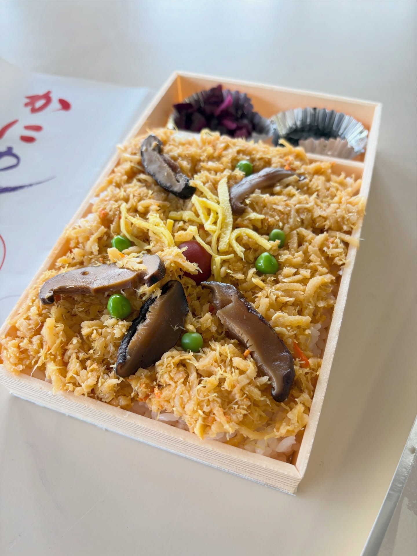 長万部(おしゃまんべ)
名物「かにめし」と
東京理科大学のキャンバスがあることが印象的です。

そんな「かにめし」
全国的には意外と知られていないそうですが、
1950年発祥の歴史ある名産品です。

#北海道ツーリング
#長万部
#かにめし