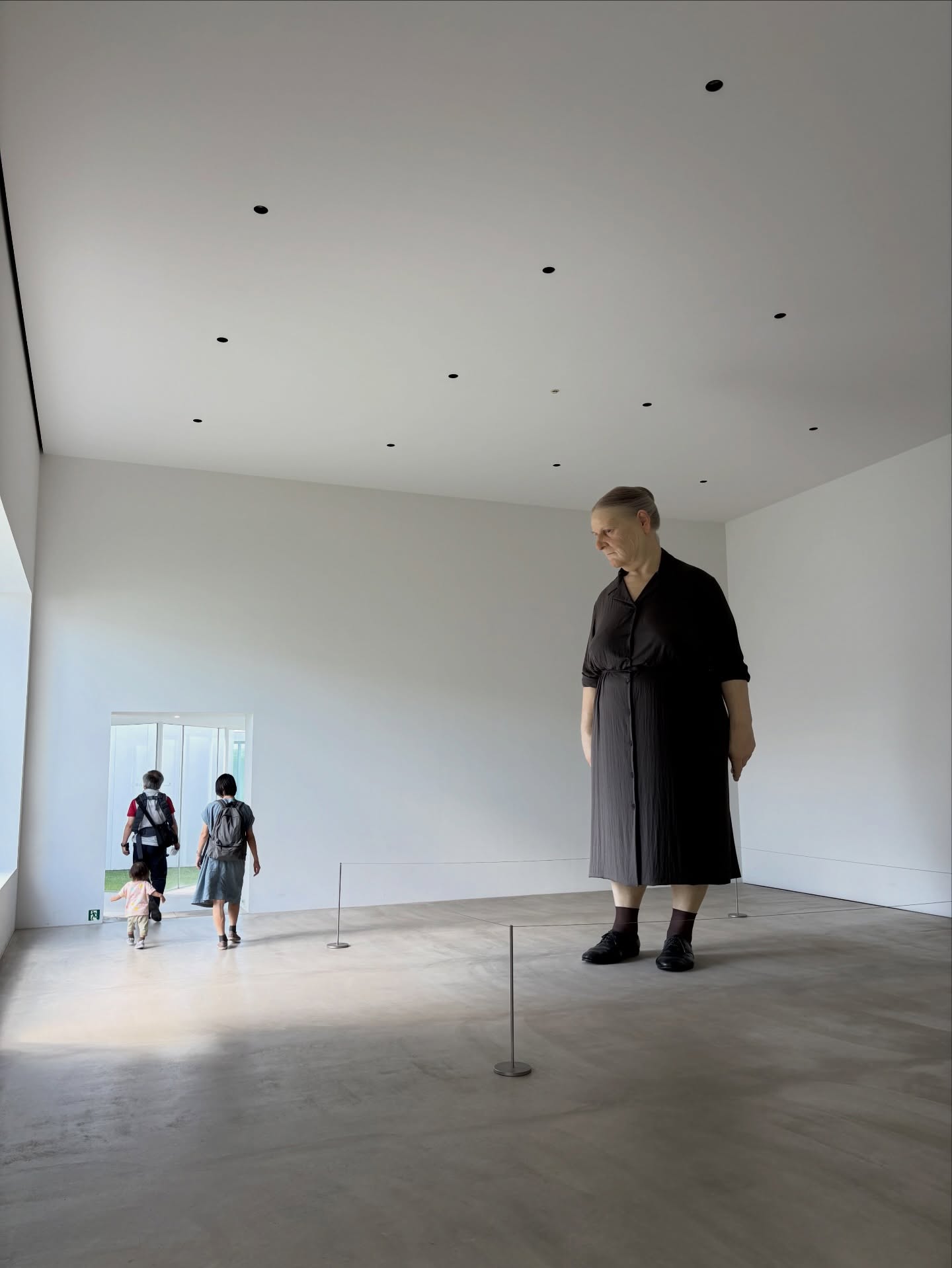 東北滞在。

【通称】十和田の巨大おばさん。

こちらは大好きなロン・ミュエク作品
近くから細部を眺めても
この大きな造形に全く破綻がない。

2026年4月29日より
東京都の森美術館にて大規模個展が開催されるとのこと。
金沢21世紀美術館の展覧会は鮮明な記憶に残っています。
今から楽しみです。

そして同時期に国立新美術館にて第100回国展も開催。
今年も是非挑戦したい。
作品製作に力が入ります。