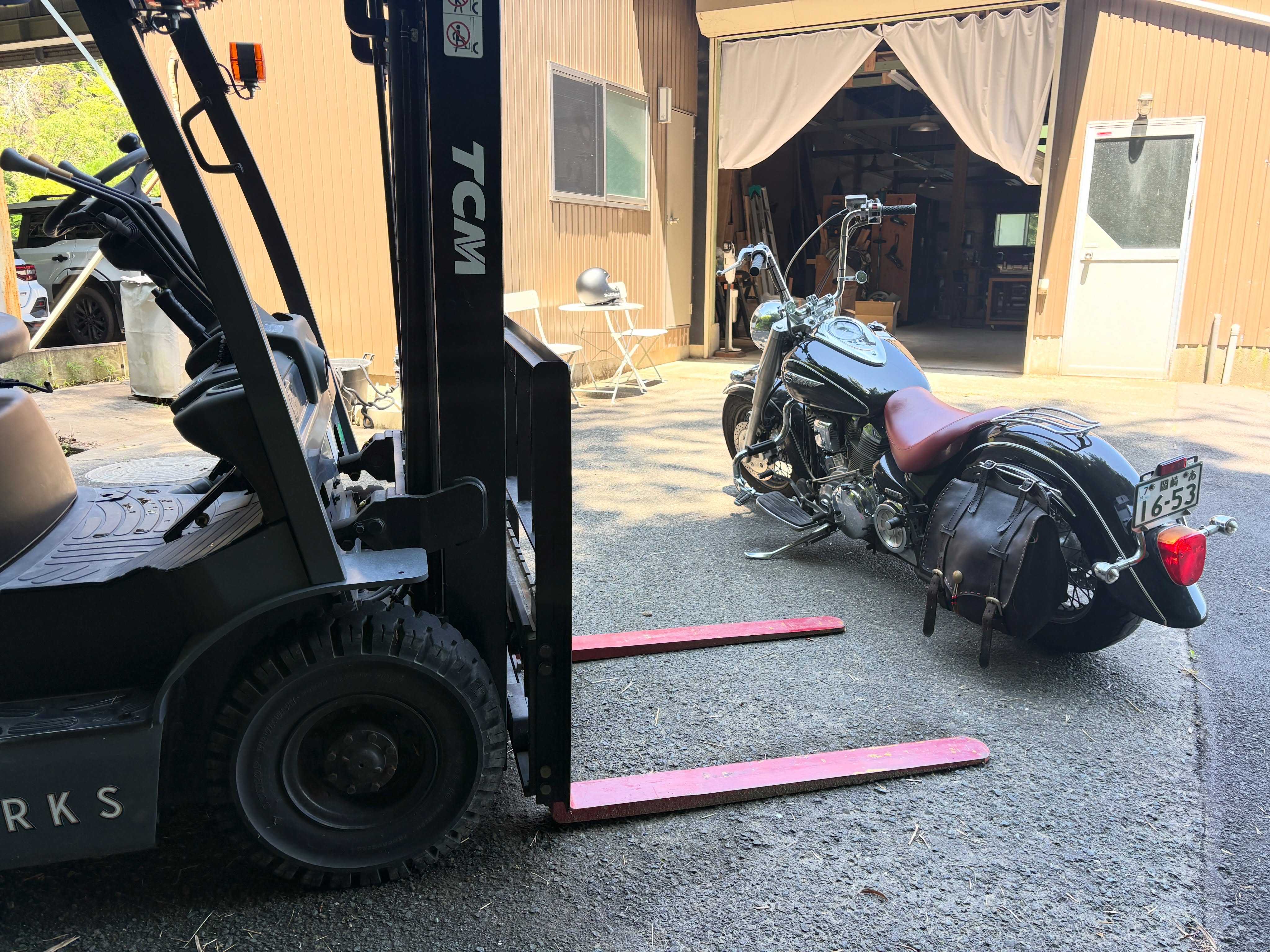 アトリエの日々

バイクとフォークリフト
色彩を合わせています。